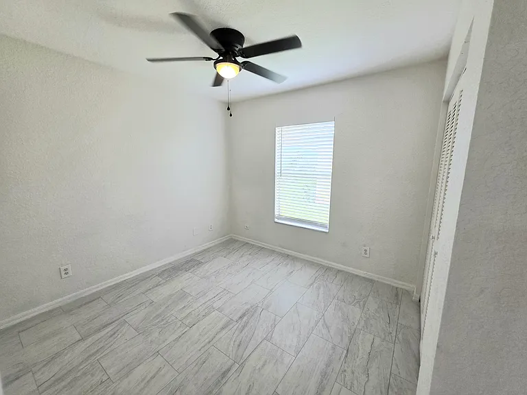 569 E Ridge Cir N — Photo 15