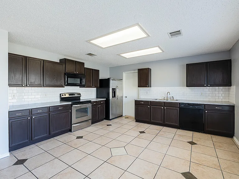 1240 Dexford Dr — Photo 5