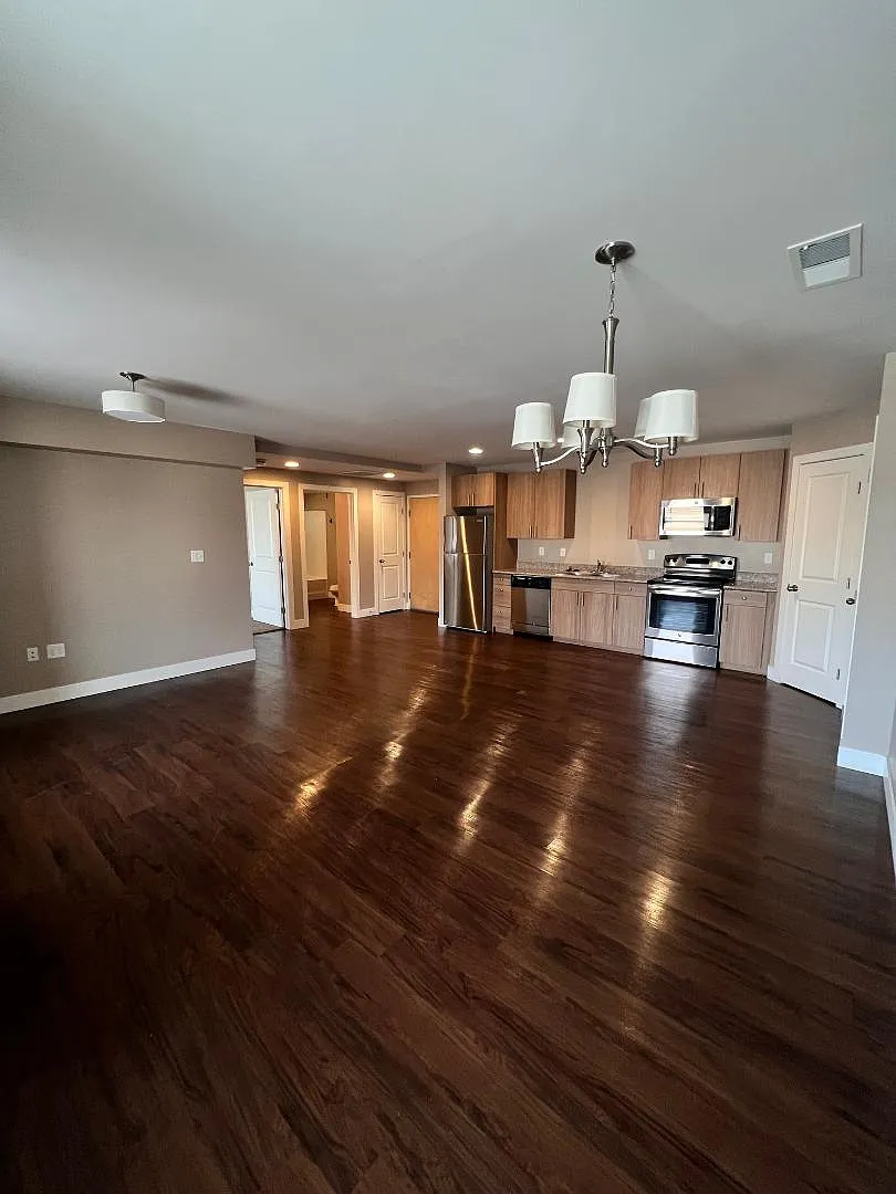 105 1st Ave SE - 405 — Photo 1