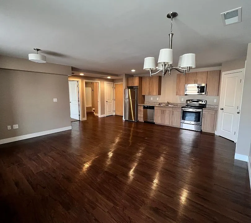 105 1st Ave SE #405