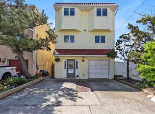 931 Oceanfront St, Long Beach, NY 11561