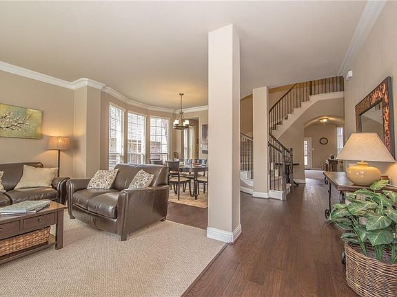 4th image of 9794 Royalwood Ln