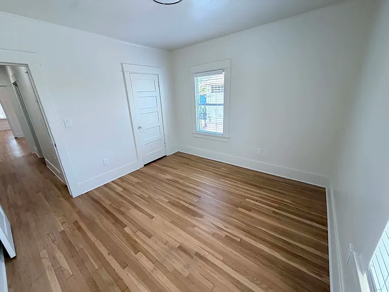 1002 W 21st St — Photo 14