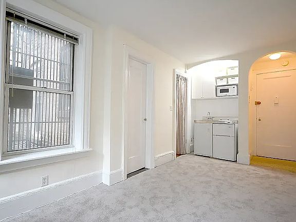 3rd image of 106 Bedford St APT 5B