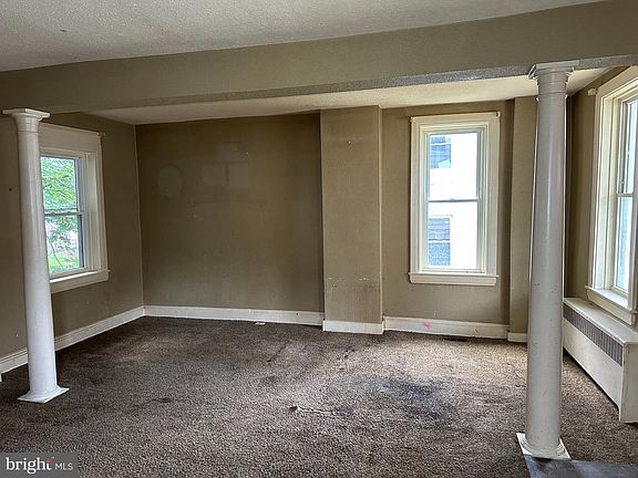 4th image of 266 W Main St