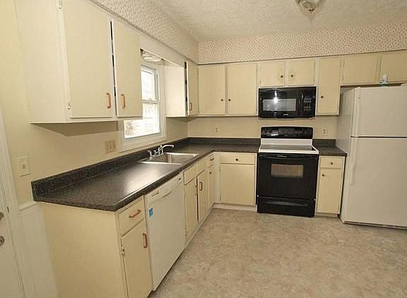2nd image of 44 Trillium Ln