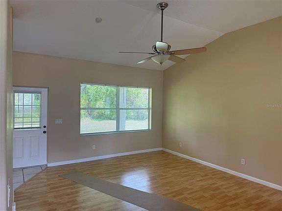 3rd image of 18 Poinbury Dr