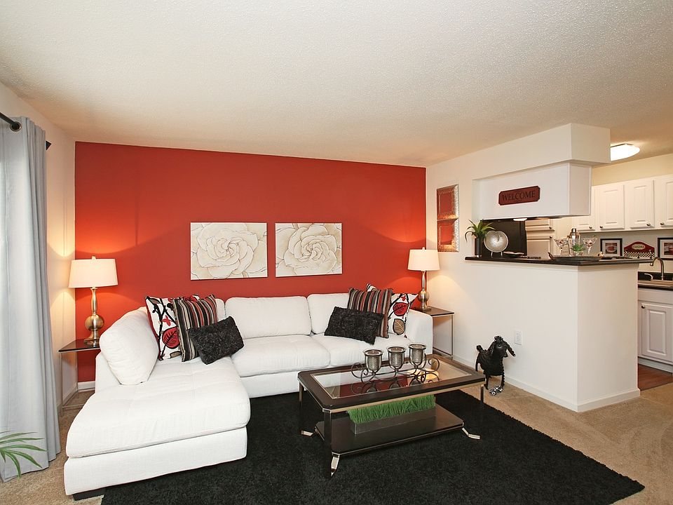 1st image of 811 International Dr APT A