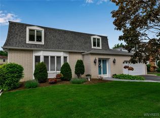 107 Belvoir Rd, Williamsville, NY 14221