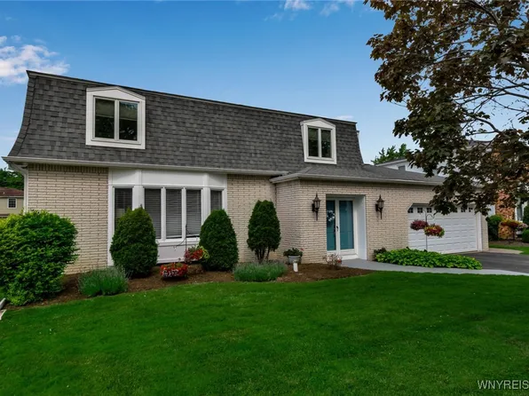 107 Belvoir Rd, Williamsville, NY 14221