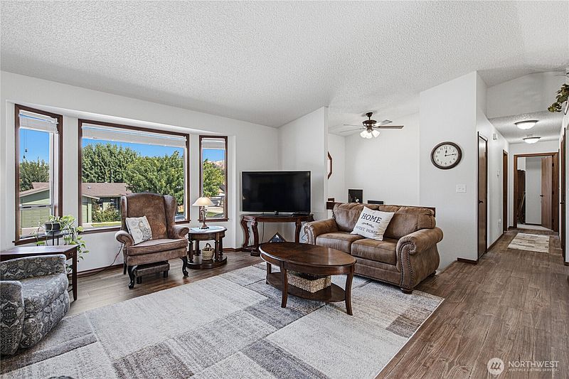 4th image of 624 Sheri Court