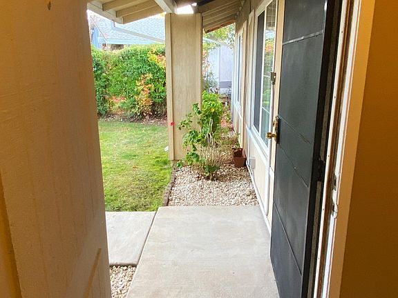 2nd image of 4020 Hollygrove Ct