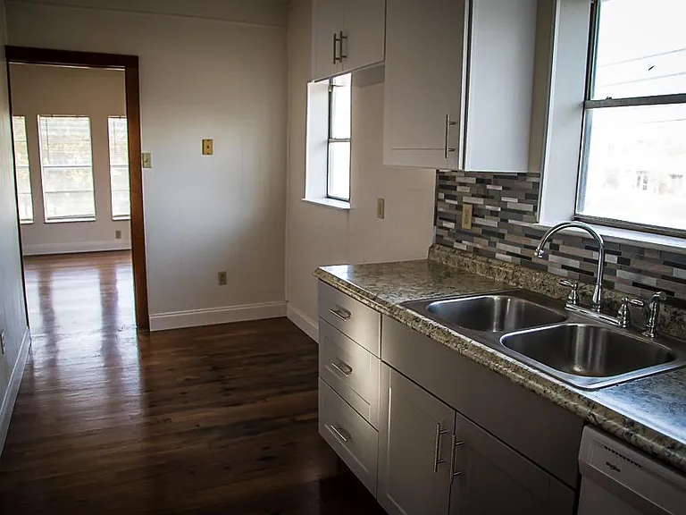 719 W Cannon St — Photo 4