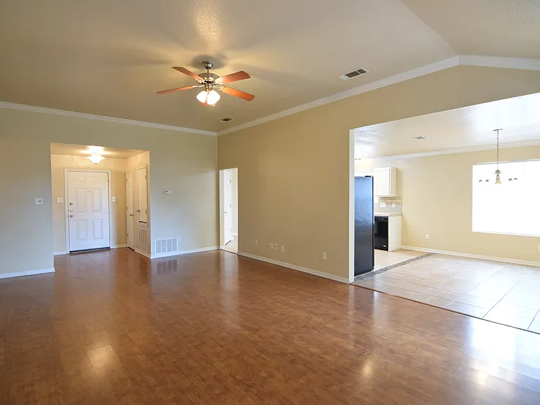 2107 Miller St — Photo 9