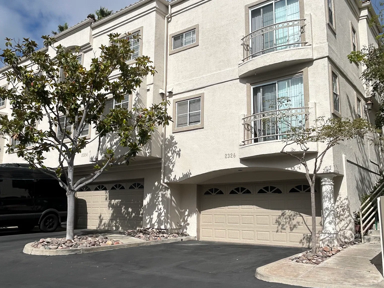 2 bed, 2.5 bath, 1570 sqft, $4,200 — Photo 1