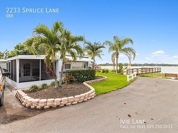 5th image of 2233 Spruce Ln