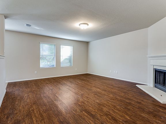 4th image of 1145 Maplewood Ln