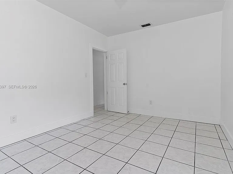 2024 NE 174th St — Photo 23