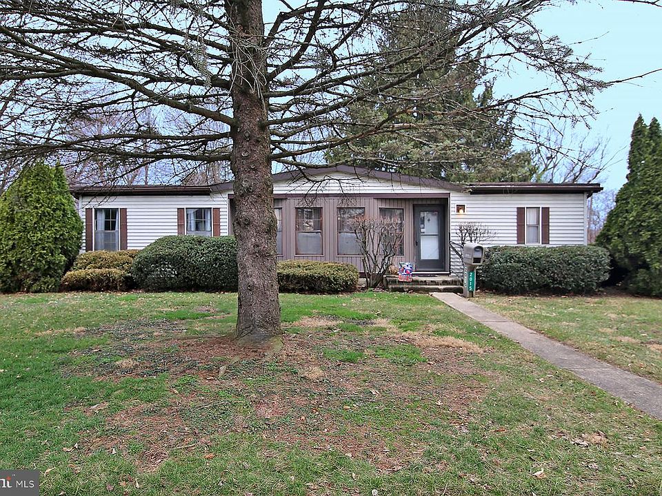 1st image of 2015 E Pennsylvania Ave