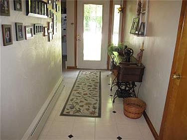 4th image of 4 Franconia Dr