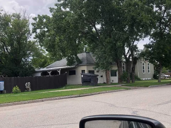 4617 E 2nd St W, Claresholm, AB T0L 0T0