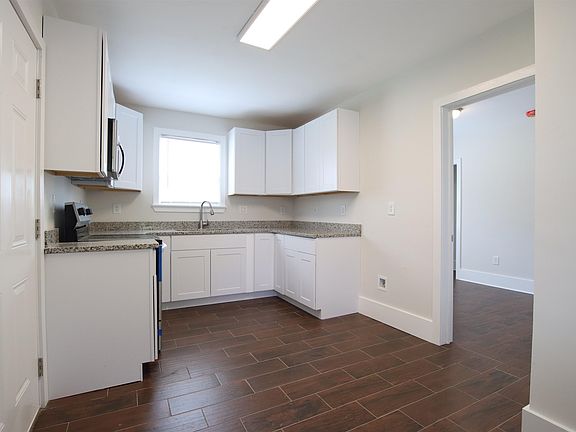 5th image of 140 Anderson Dr