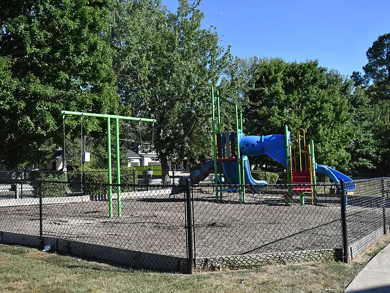 711 Galway Ln — Photo 43