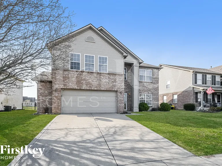 8728 N Springview Dr — Photo 1
