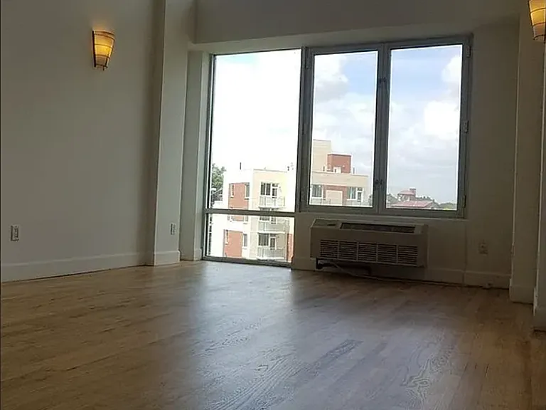 82-85 116th St #PENTHOUSE — Photo 2