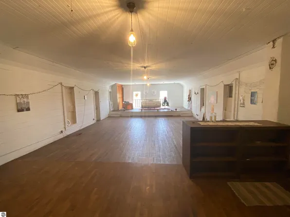 10978 E Eight Mile Rd, Luther, MI 49656