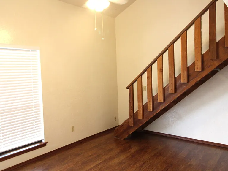 1901 E Lindsey St — Photo 29