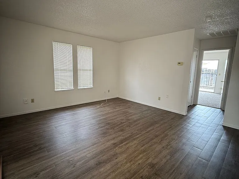 518 E Granger Ave — Photo 2