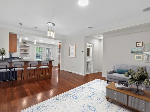 102 Old Harbor St #A, Boston, MA 02127