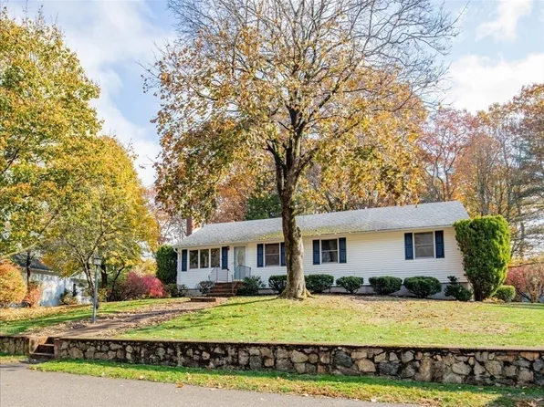 136 Beechnut Rd, Westwood, MA 02090