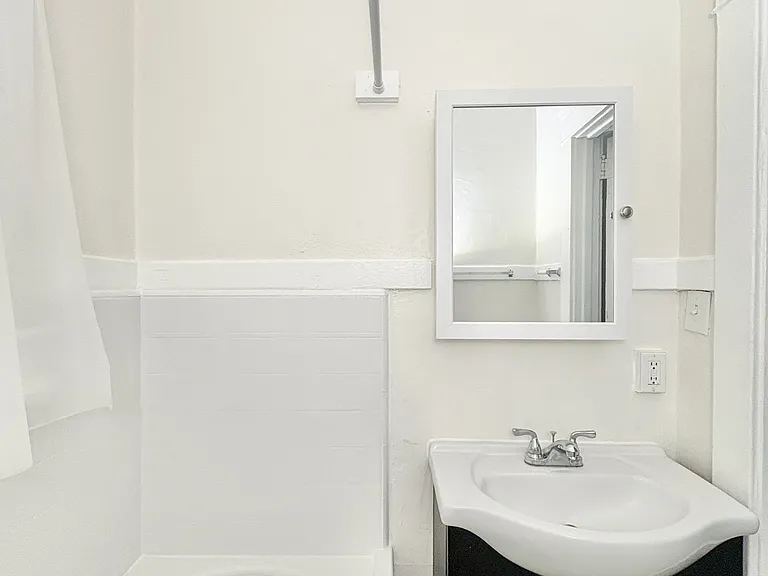 223 Lime Ave #11 — Photo 9