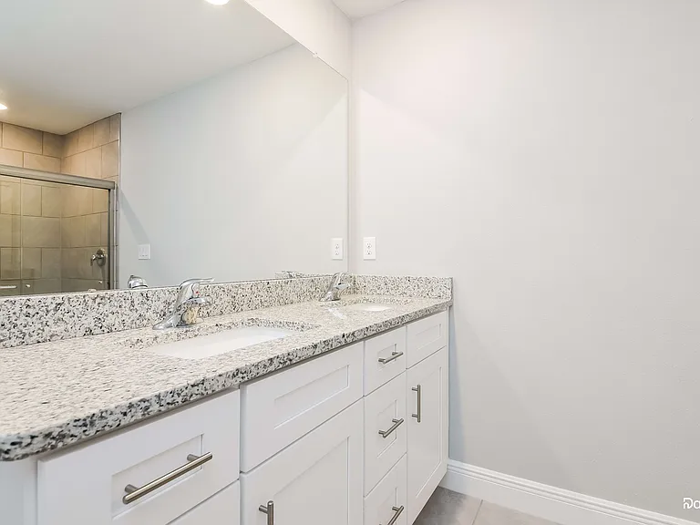 522 Bristol Cir — Photo 11