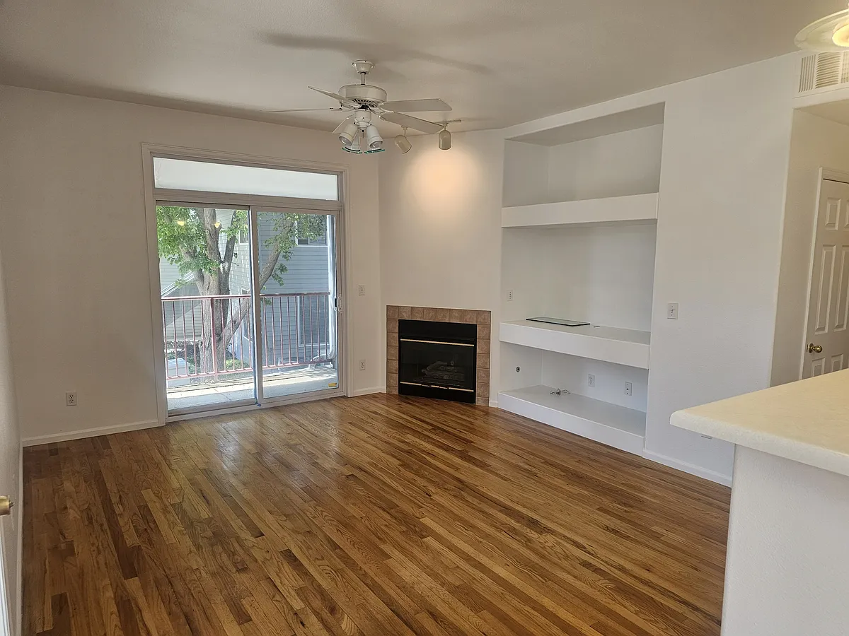 Building Photo - 8500 E Jefferson Ave #3G