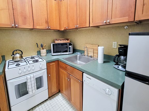 5th image of 344 E 51st St #4