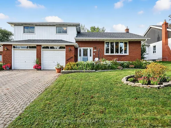 1049 Elgin St, Newmarket, ON L3Y 3C3