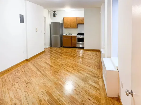 210 East 67th Street image 1 of 10