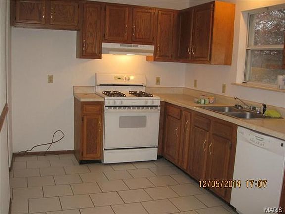 3rd image of 1442 Bishop Dr