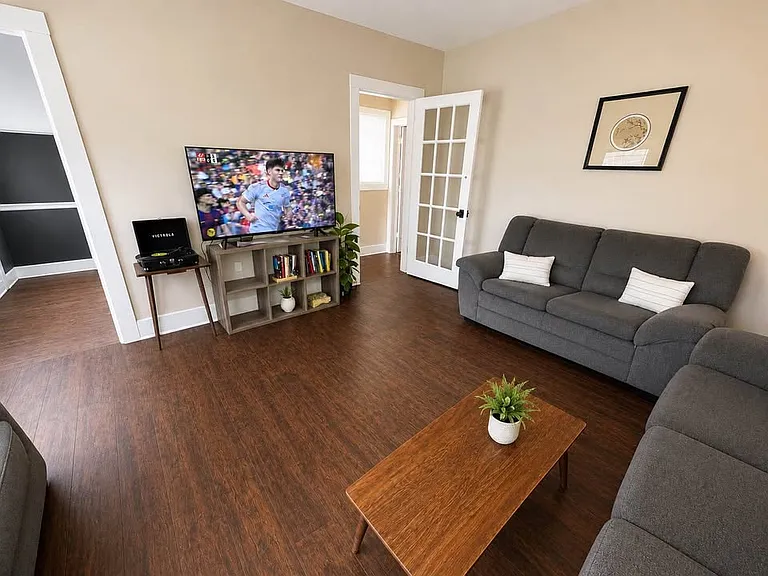 445 N Tioga St — Photo 8