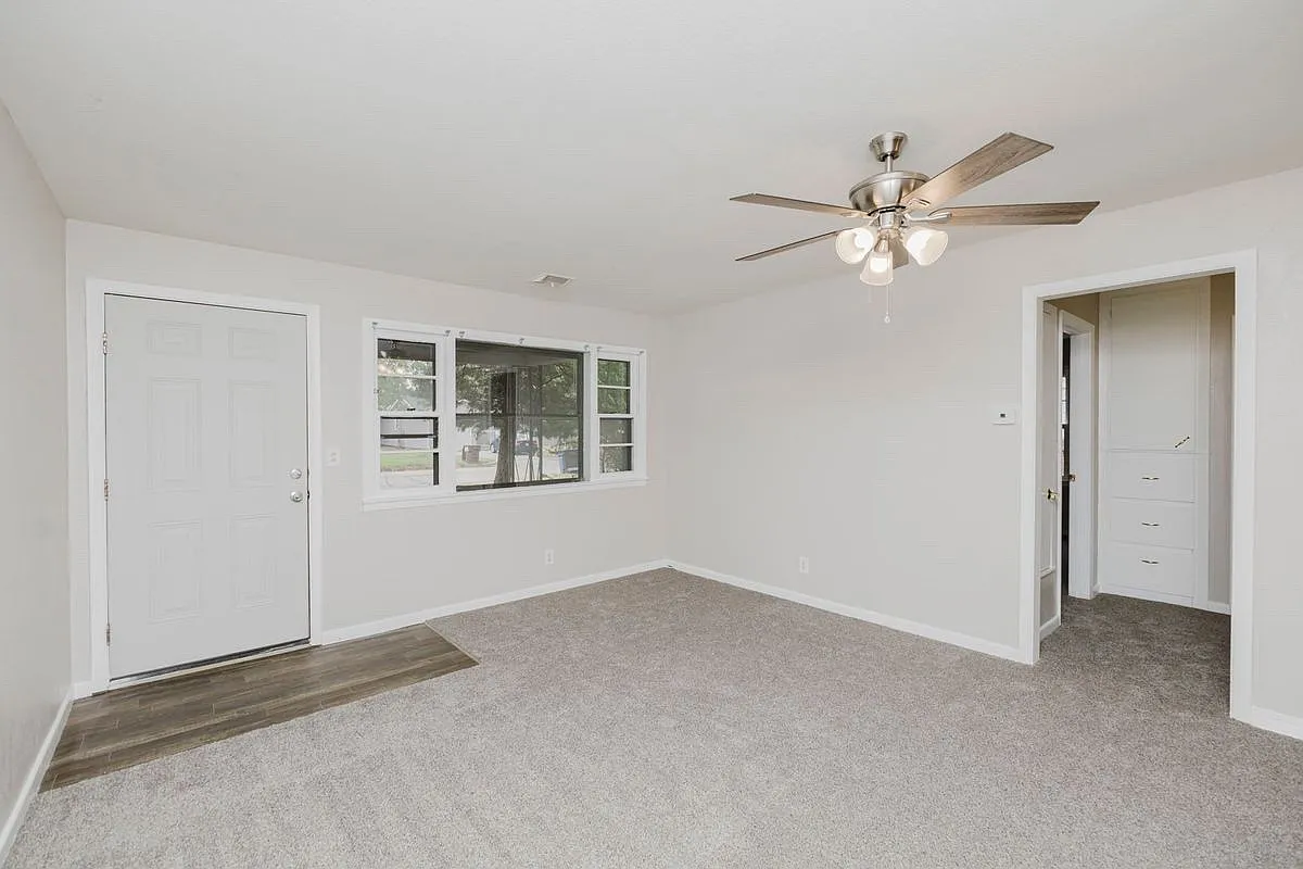 2 bed, 828 sqft, $1,100 — Photo 3