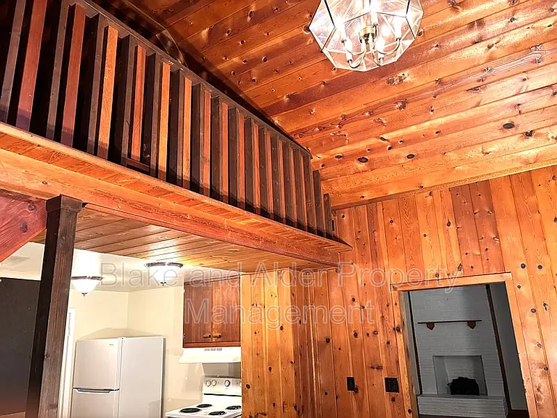 3 bed, 1.0 bath, 1200 sqft, $2,495 — Photo 3