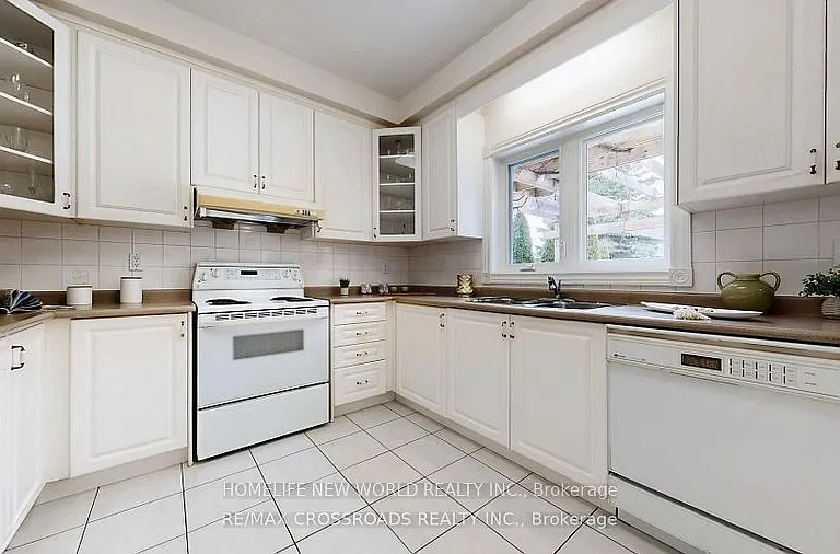 73 Reansbury Cres — Photo 11