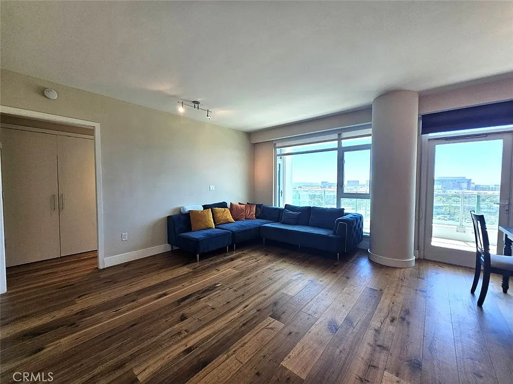 2 bed, 1330 sqft, $5,095 — Photo 3