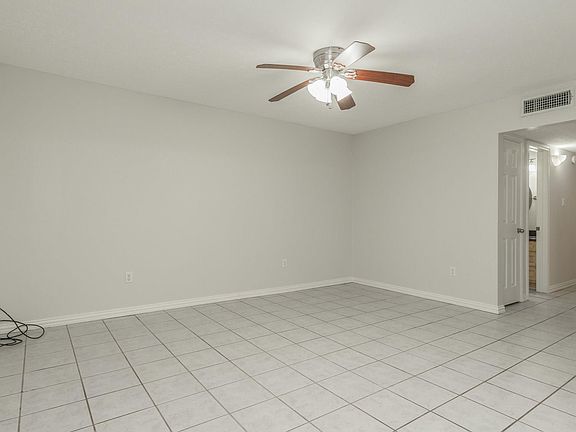3rd image of 600 19th St APT 7