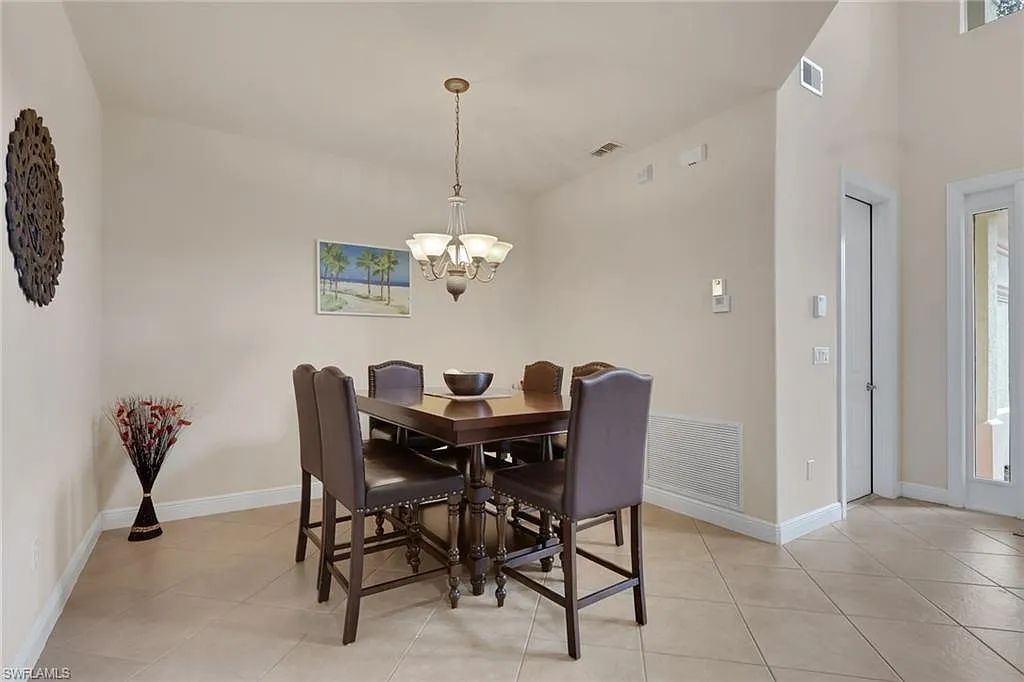 4 bed, 2.5 bath, 2540 sqft, $8,500 — Photo 4