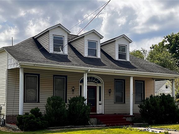 2nd image of 142 N Walnut St