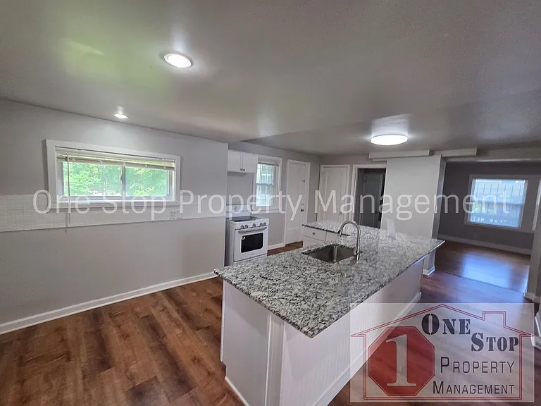 7111 Brooklyn Ave — Photo 10